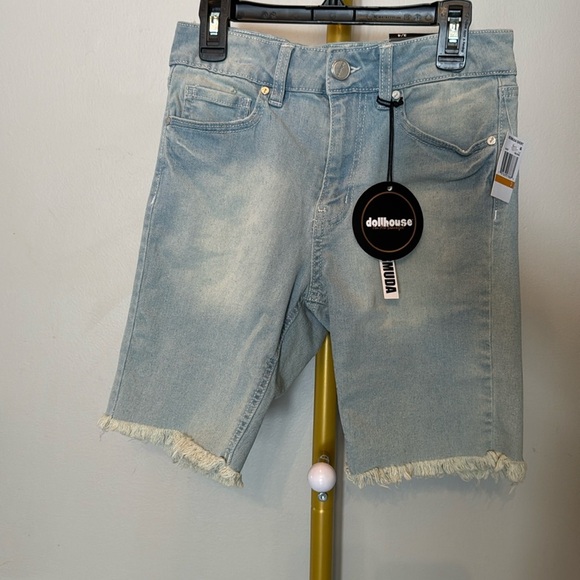 Dollhouse classic Bermuda denim shorts NWT 3/4 - Picture 1 of 9